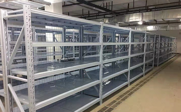 兰州铸件仓提速：条码+窄通道方案实测——兼论仓储货架层载设计